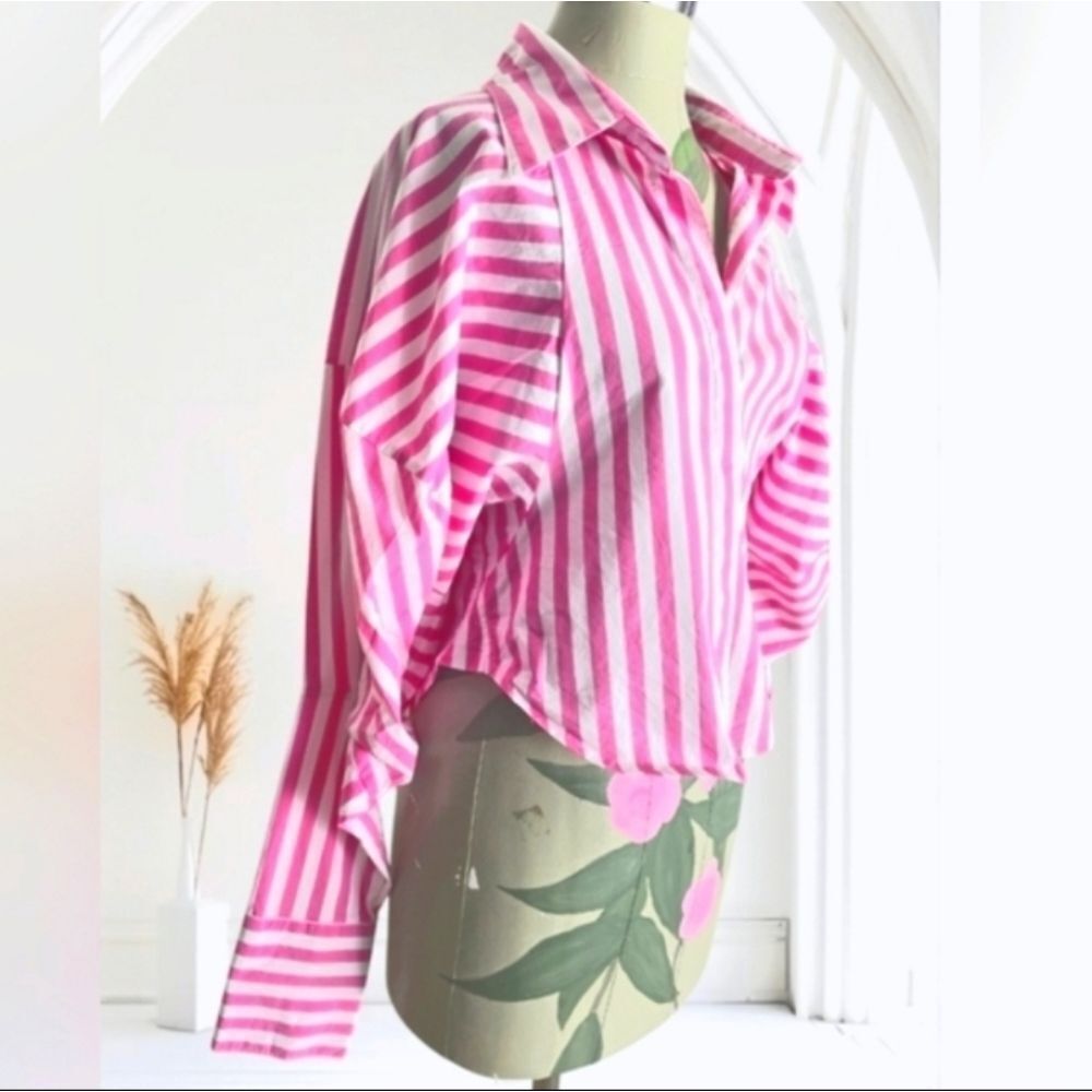 NEW- Striped Print Gigot Sleeve Fold Pleated Detail  Blouse.  Size M - Picture 6 of 7